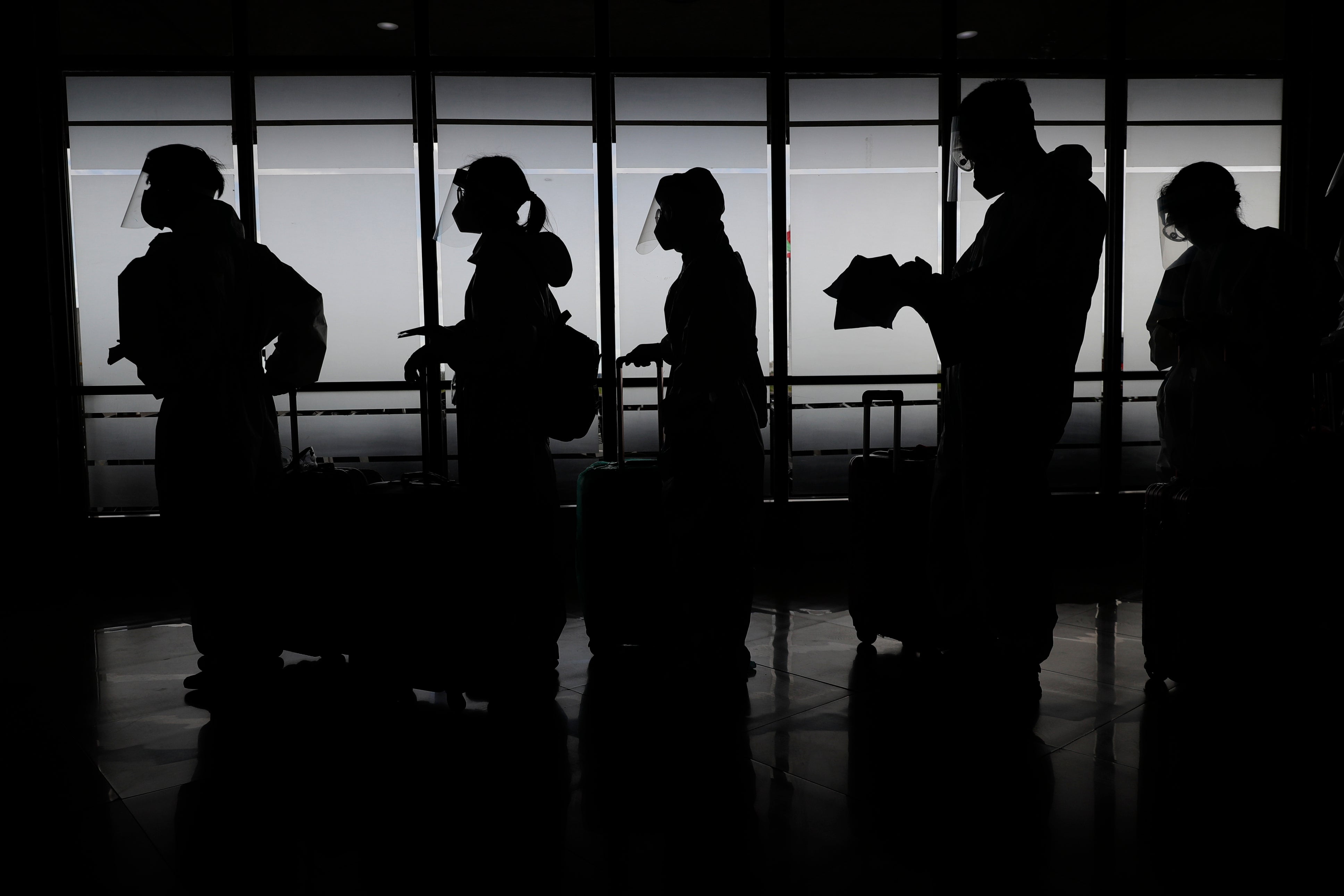 Filipinas rebasa los 500 mil casos de COVID-19 en medio de la confusión sobre la llegada de las vacunas