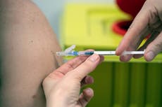 OMS: “No está bien” vacunar a jóvenes antes que a mayores
