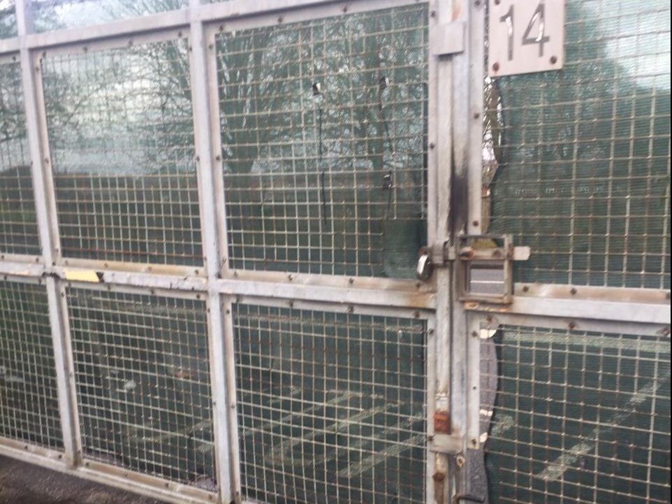 Solicitantes de asilo encerrados en cuarteles tras brote de COVID-19