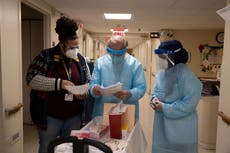 EEUU: Aumentan muertes por COVID-19, temen nueva variante