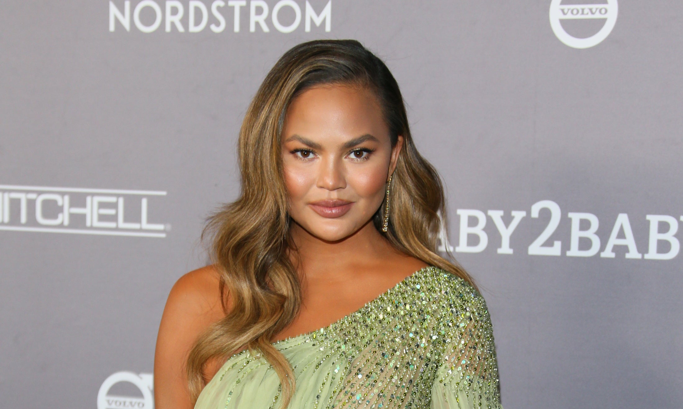 Chrissy Teigen hablar sobre tuit que generó críticas 