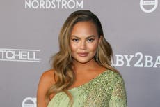 Chrissy Teigen hablar sobre tuit que generó críticas