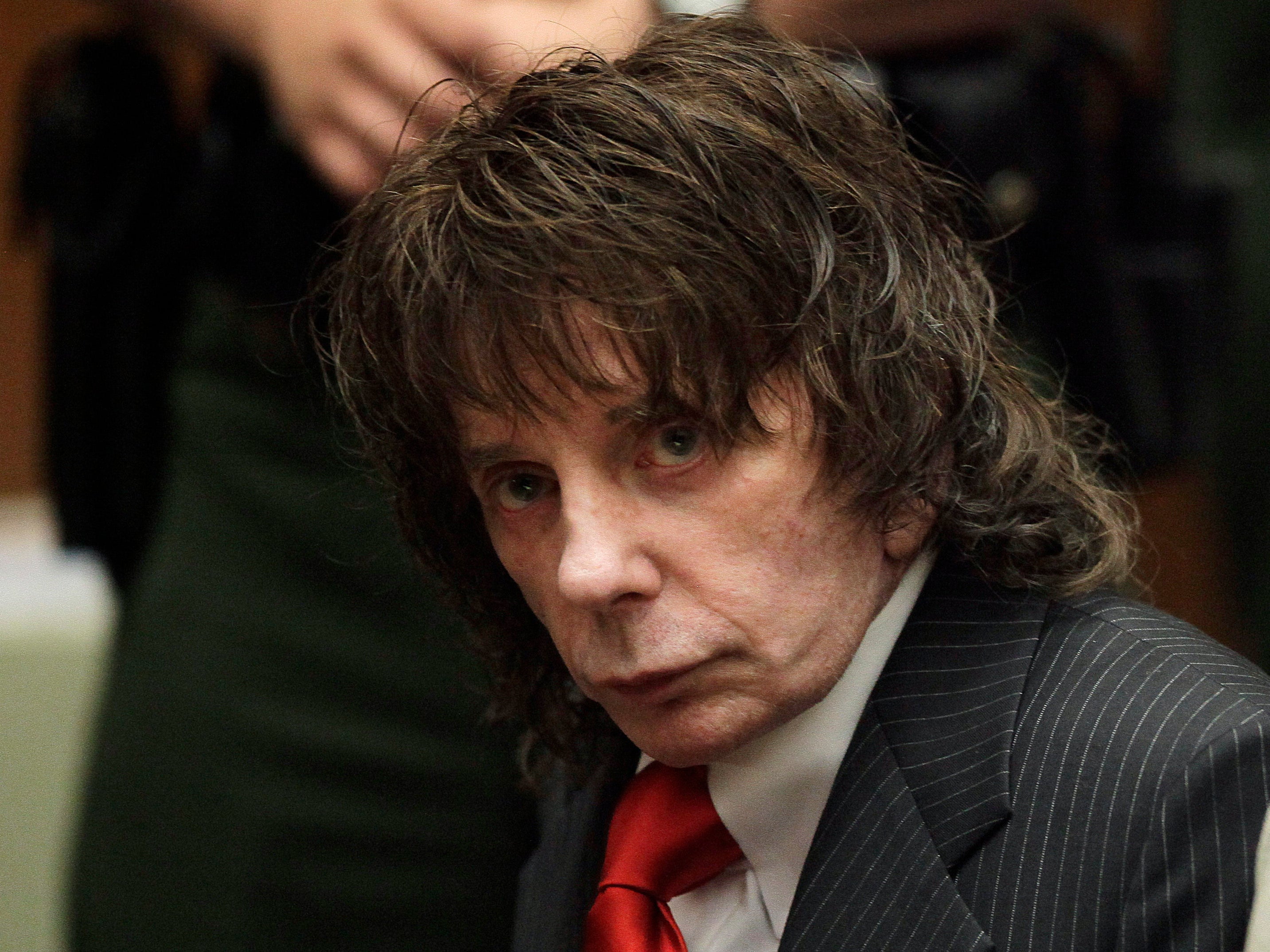 BBC se disculpa por polémico titular sobre la muerte de Phil Spector