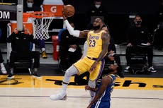 Warriors remontan 14 en el 4to y derrotan a Lakers 115-113