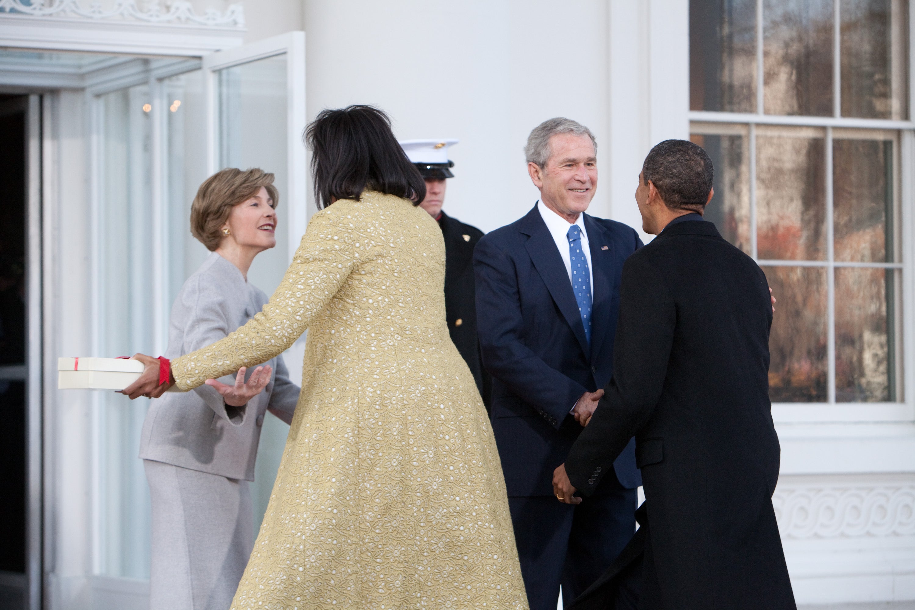 Bush recibió con alegría a Obama pesa las críticas que hizo de su administración el demócrata