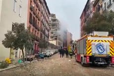 Fuerte explosión destruye edificio en centro de Madrid