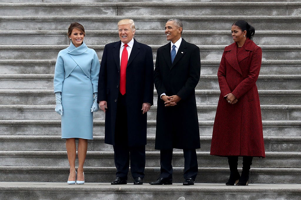 Obama continuó con la tradición y acompañó a Trump a su investidura.