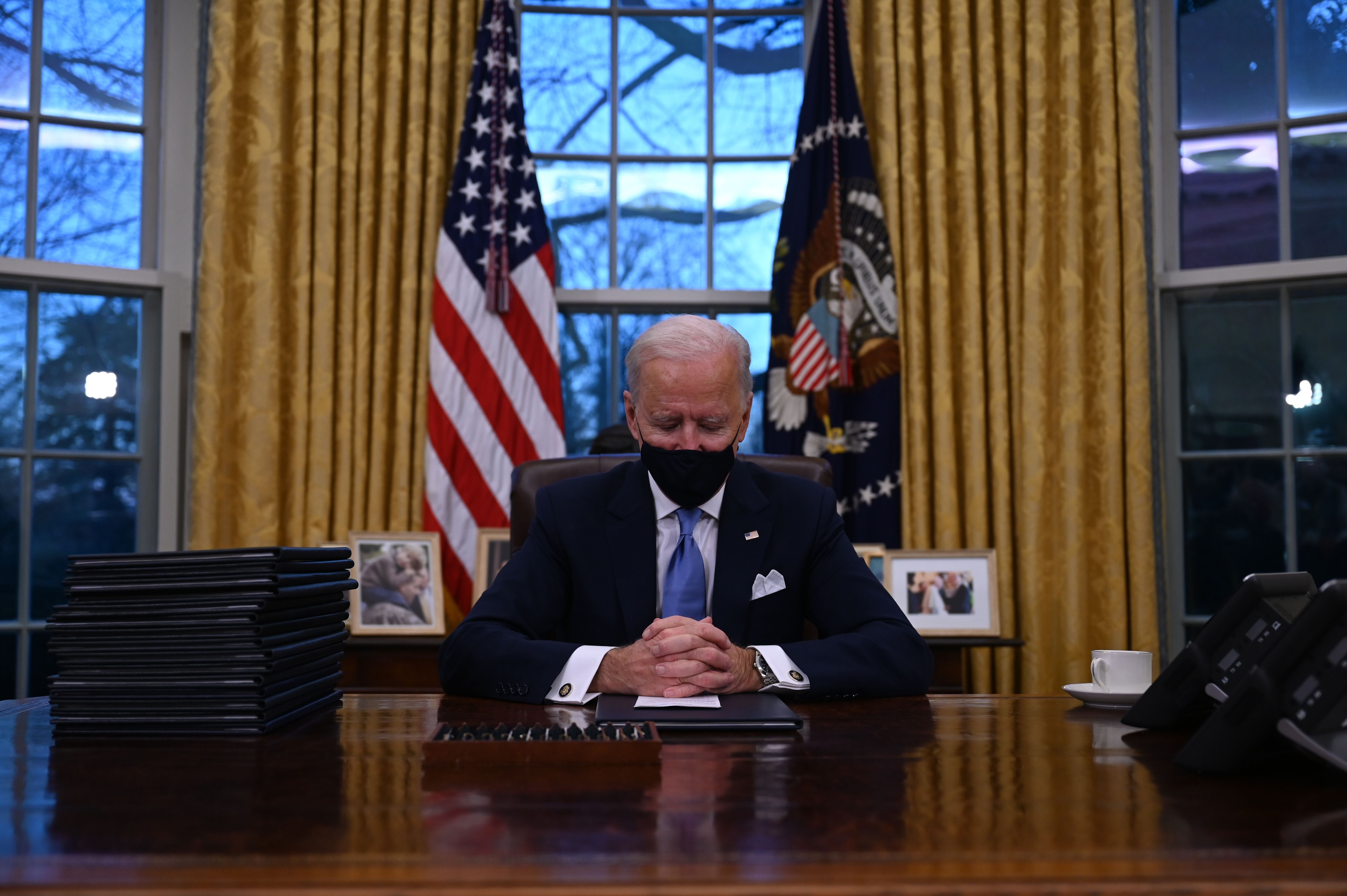 Biden: Trump dejó una carta “muy generosa” en la Oficina Oval