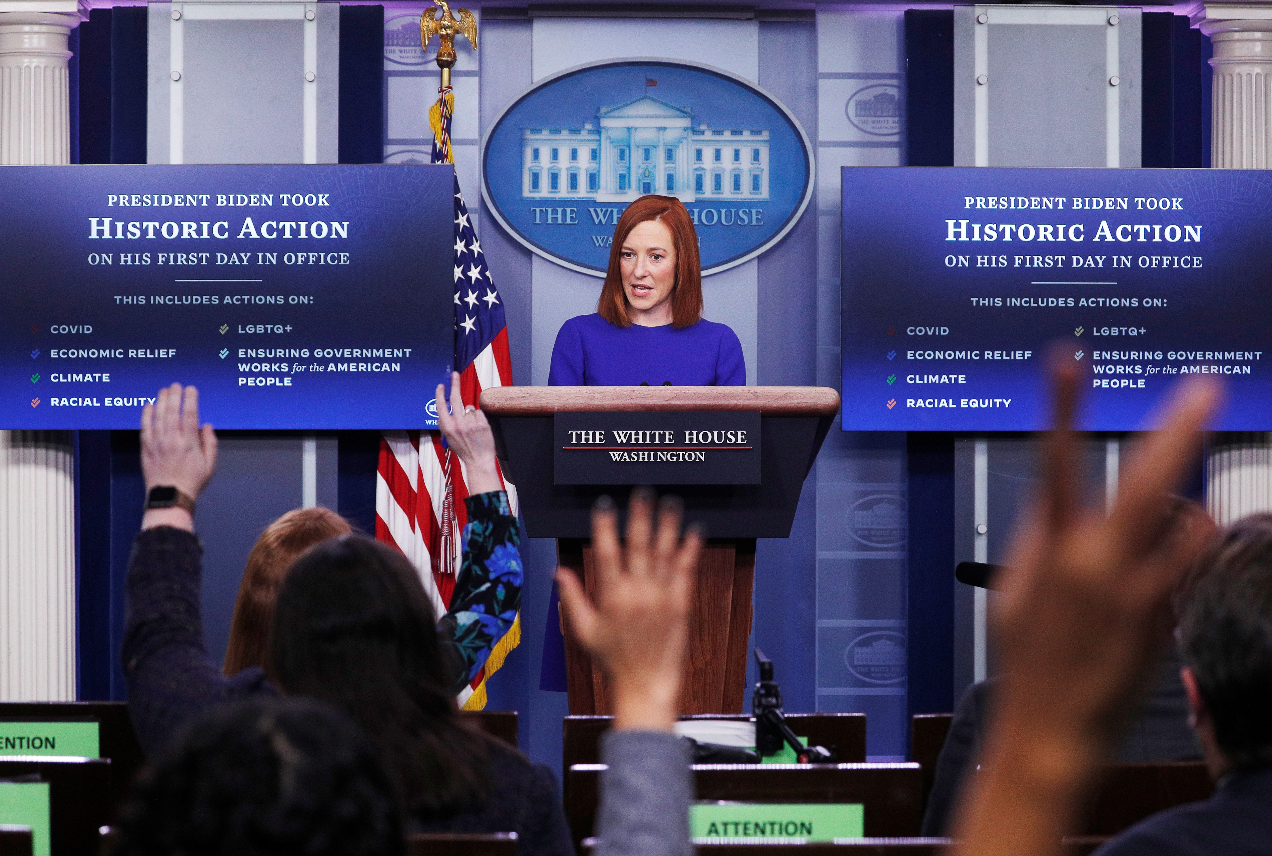 Jen Psaki apuesta a la transparencia en su primera sesión informativa
