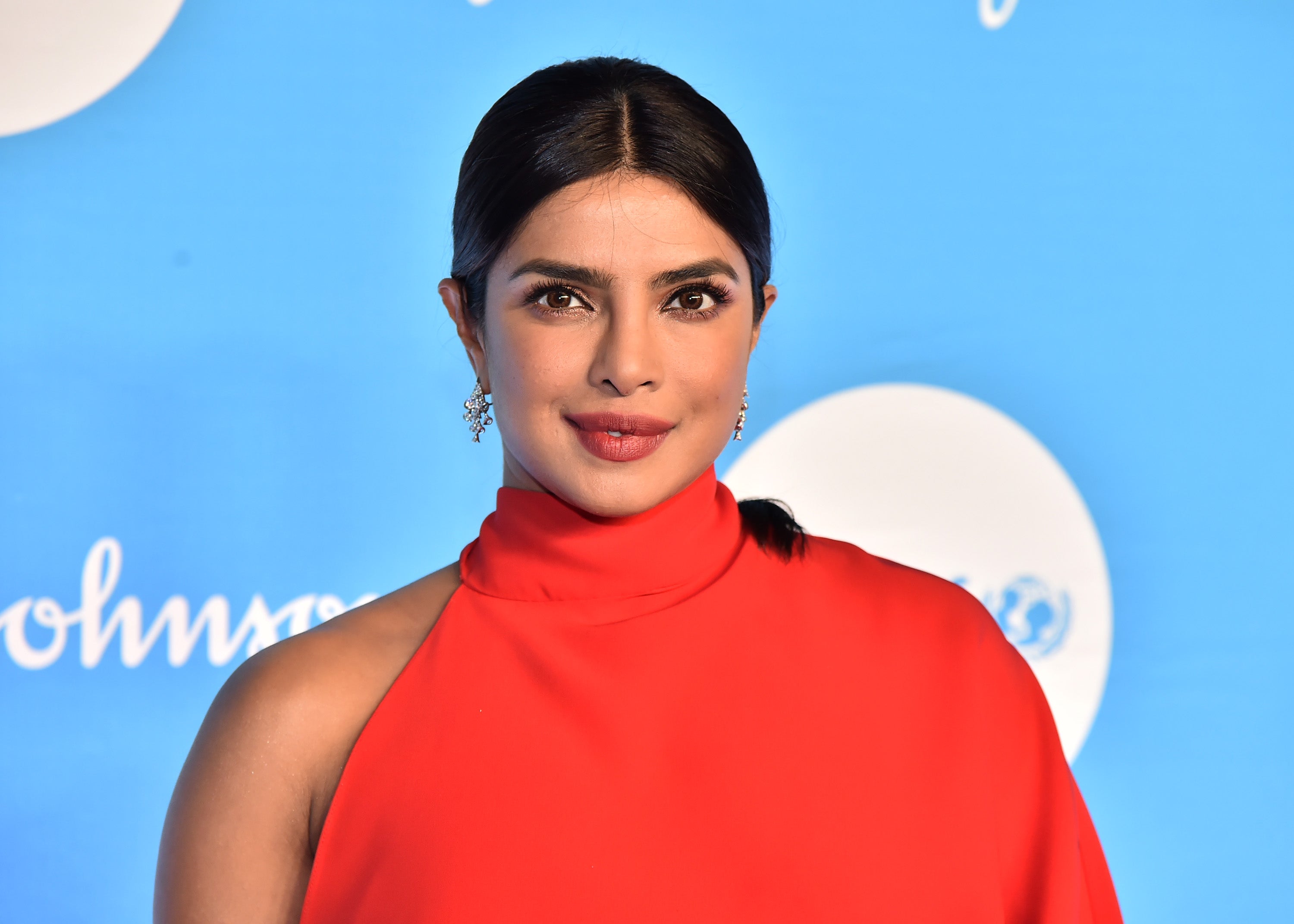 Priyanka Chopra pide más vacunas para India mientras Estados Unidos se prepara para comenzar las exportaciones