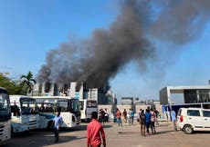India: arde edificio en complejo de fabricante de vacunas