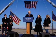 Mike Pence anuncia que se va de D.C. en emotivo discurso de despedida
