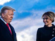 Fotos muestran a Melania Trump feliz de dejar la Casa Blanca