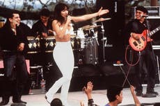 Legisladores hispanos presionan para agregar película biográfica de Selena al Registro Nacional de Cine