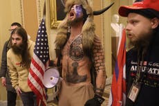 Capitolio: Q-Shaman se siente engañado tras no ser perdonado por Trump