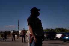 Las barreras del idioma y el temor a ser deportados dificultan la vacunación de los inmigrantes en EE. UU.