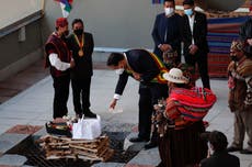 Presidente de Bolivia celebra feriado y critica a antecesora