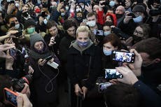 Rusia siente especial cariño por la mujer que “salvó” a Alexei Navalny
