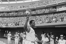 Obama rinde homenaje al legendario jugador de béisbol negro Hank Aaron