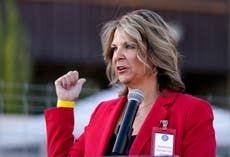 Arizona: Republicanos censuran a gobernador y Cindy McCain 