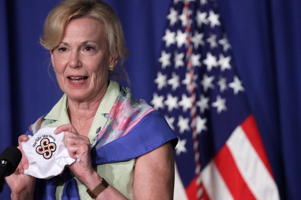 Deborah Birx revela que durante la administración de Trump muchos creían que el COVID era un “engaño”