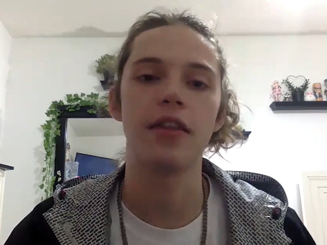 Capitolio: Hijo avisa al FBI que su padre asistió a los disturbios