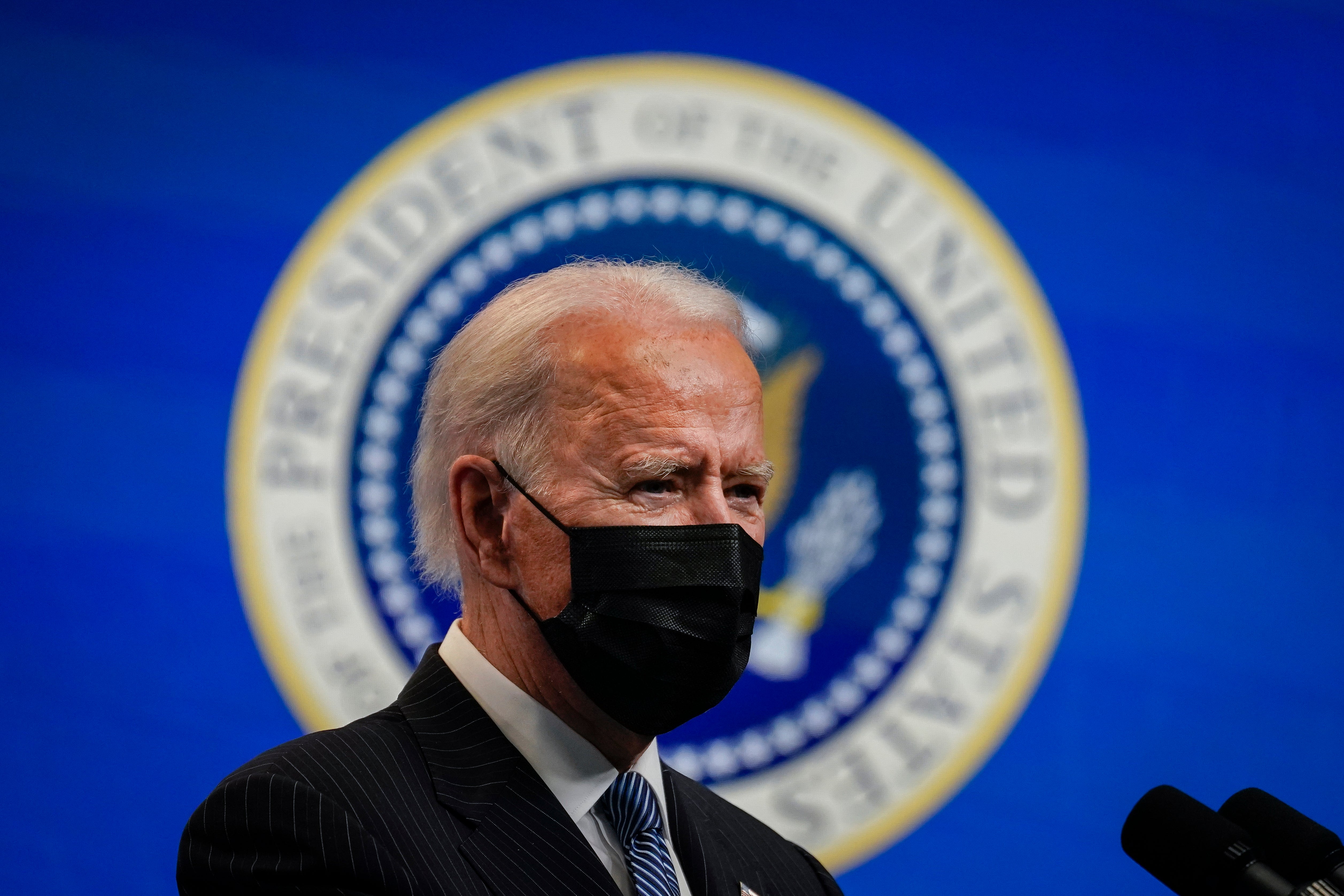COVID: Biden confía en tener vacunas para todos para la primavera
