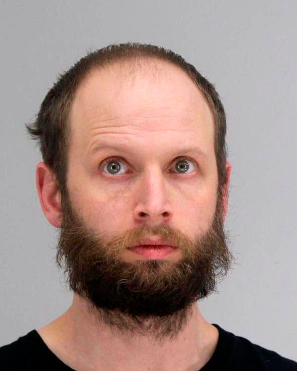 Alborotador del Capitolio se disculpa con AOC por amenaza de asesinato