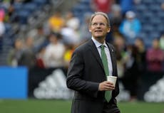 Schmetzer firma extensión para seguir como DT de Seattle