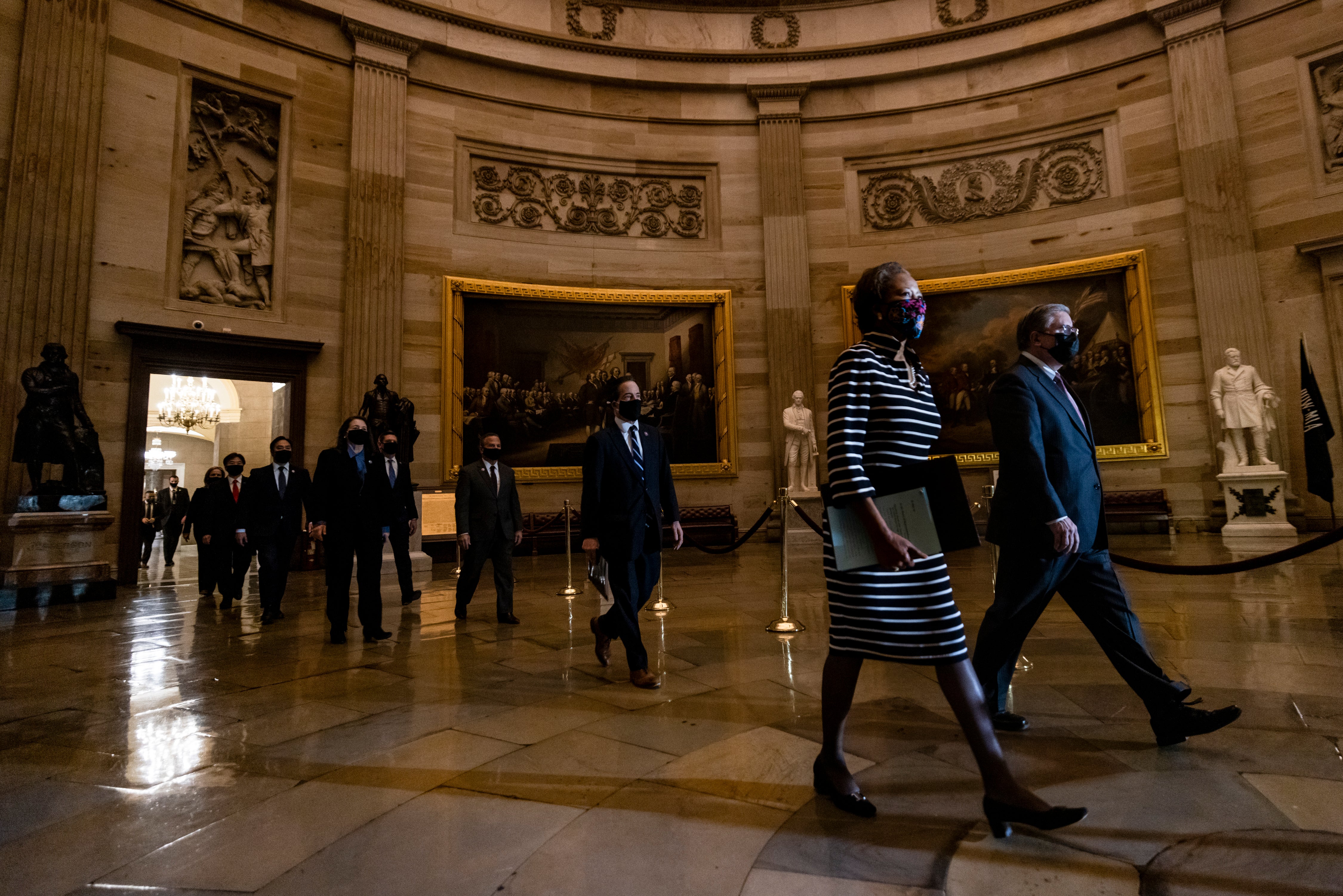 Biden dice que el juicio político a Trump 'tiene que suceder' incluso si afecta la agenda
