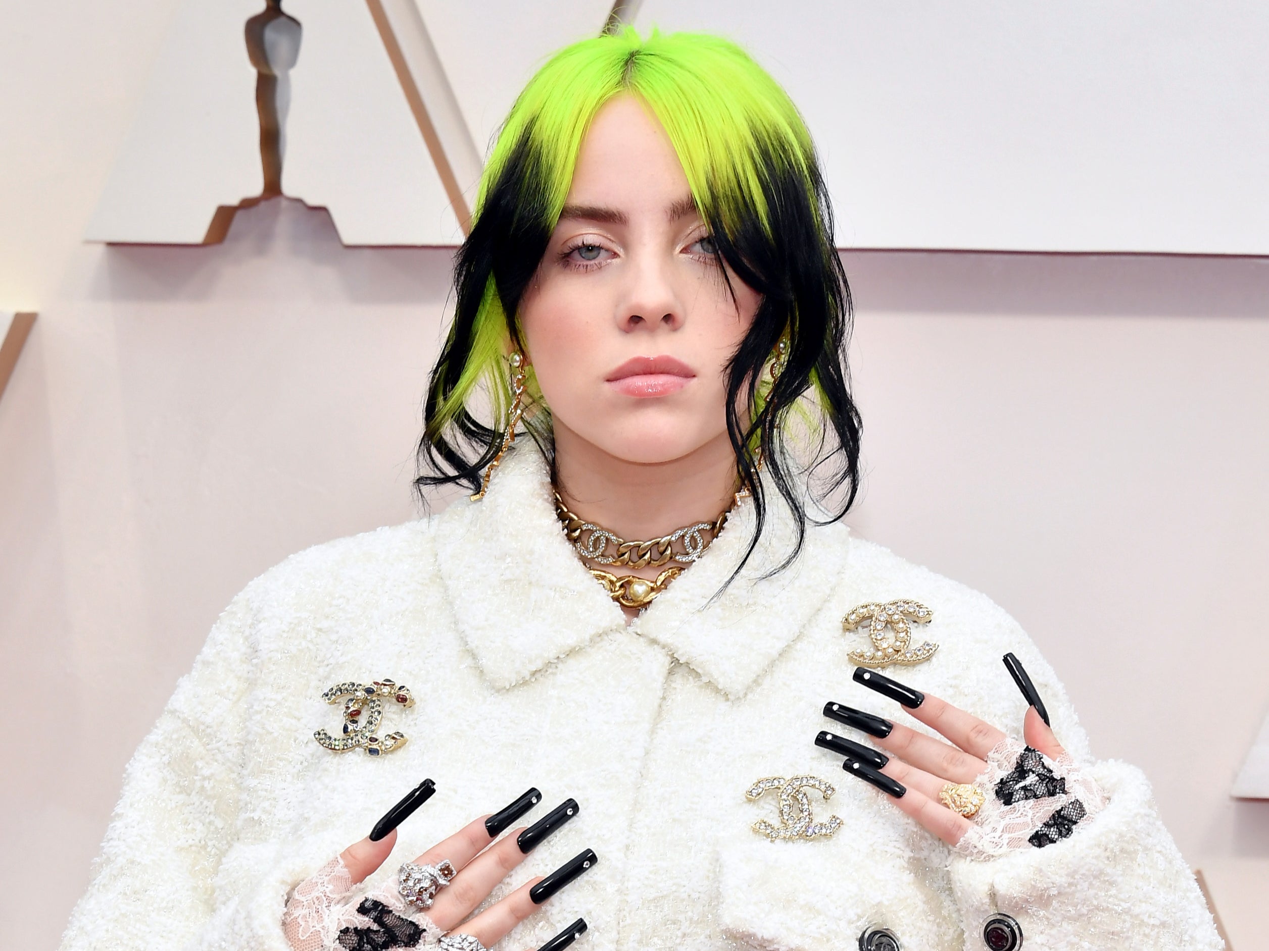 Billie Eilish revela que consumió pastillas para adelgazar a los 12 años