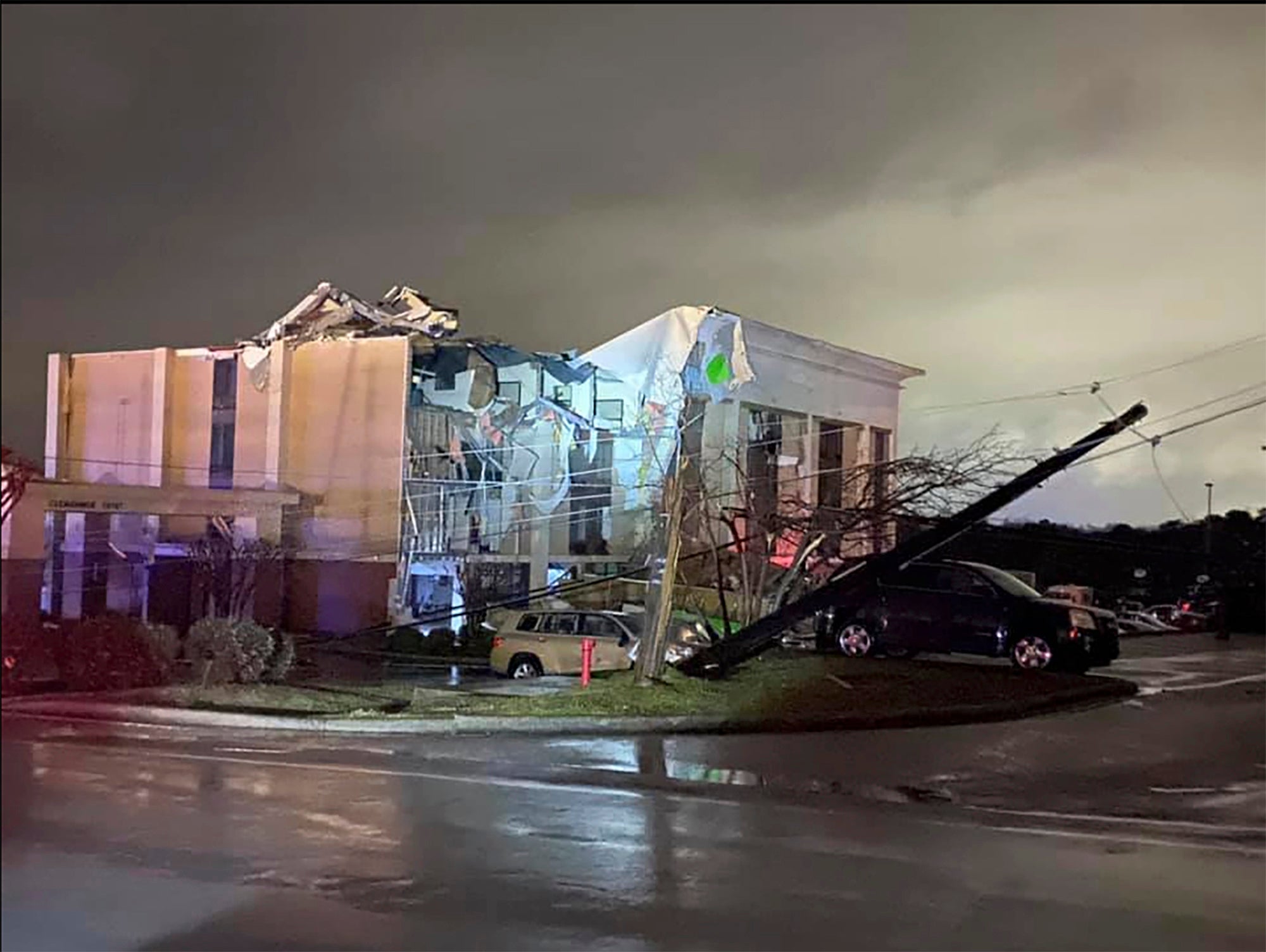 Alabama: Tornado deja saldo de un muerto y varios heridos 