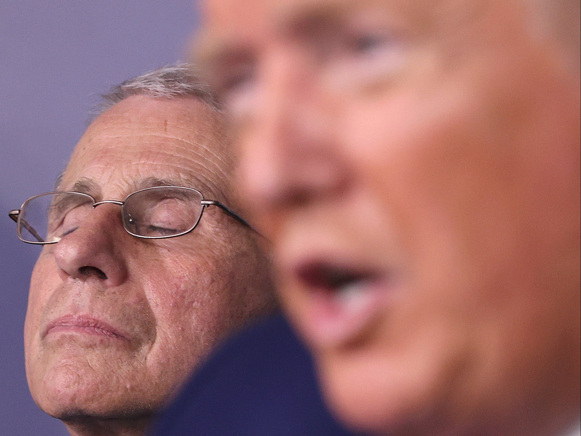 COVID: Fauci temía que la gente hiciera cosas “peligrosas y tontas” por los tratamientos recomendados por Trump