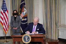 Biden cita el asesinato de George Floyd como un “punto de inflexión” mientras firma órdenes ejecutivas para abordar la equidad racial
