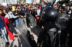 Protestas en Túnez mientras vota el parlamento 