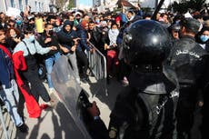 Protestas en Túnez mientras vota el parlamento