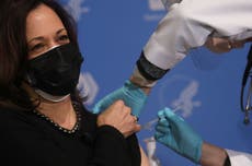 Kamala Harris recibe segunda dosis de vacuna contra el coronavirus