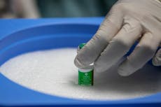 Fuente UE: AstraZeneca deja reunión sobre entrega de vacunas