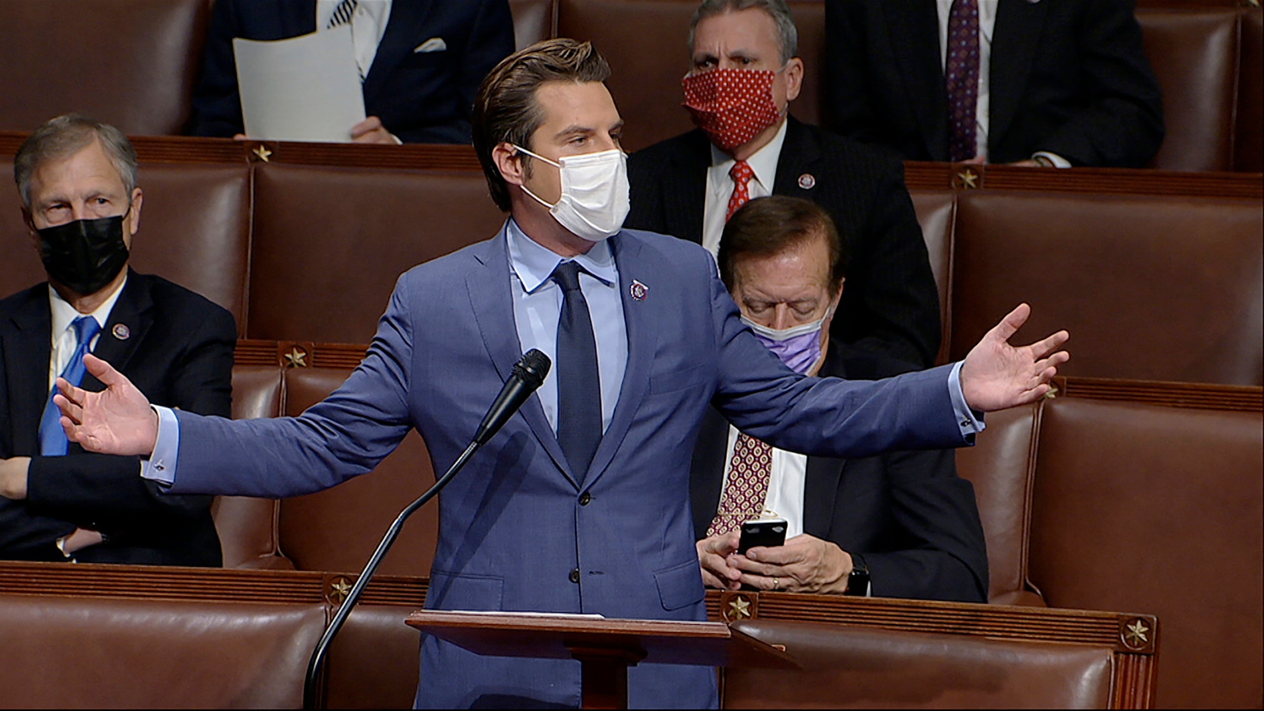 Algunos Republicanos se niegan a darle la espalda a Donald Trump