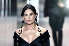 Demi Moore sorprende en pasarela de Fendi dentro de la Semana de la Moda de París