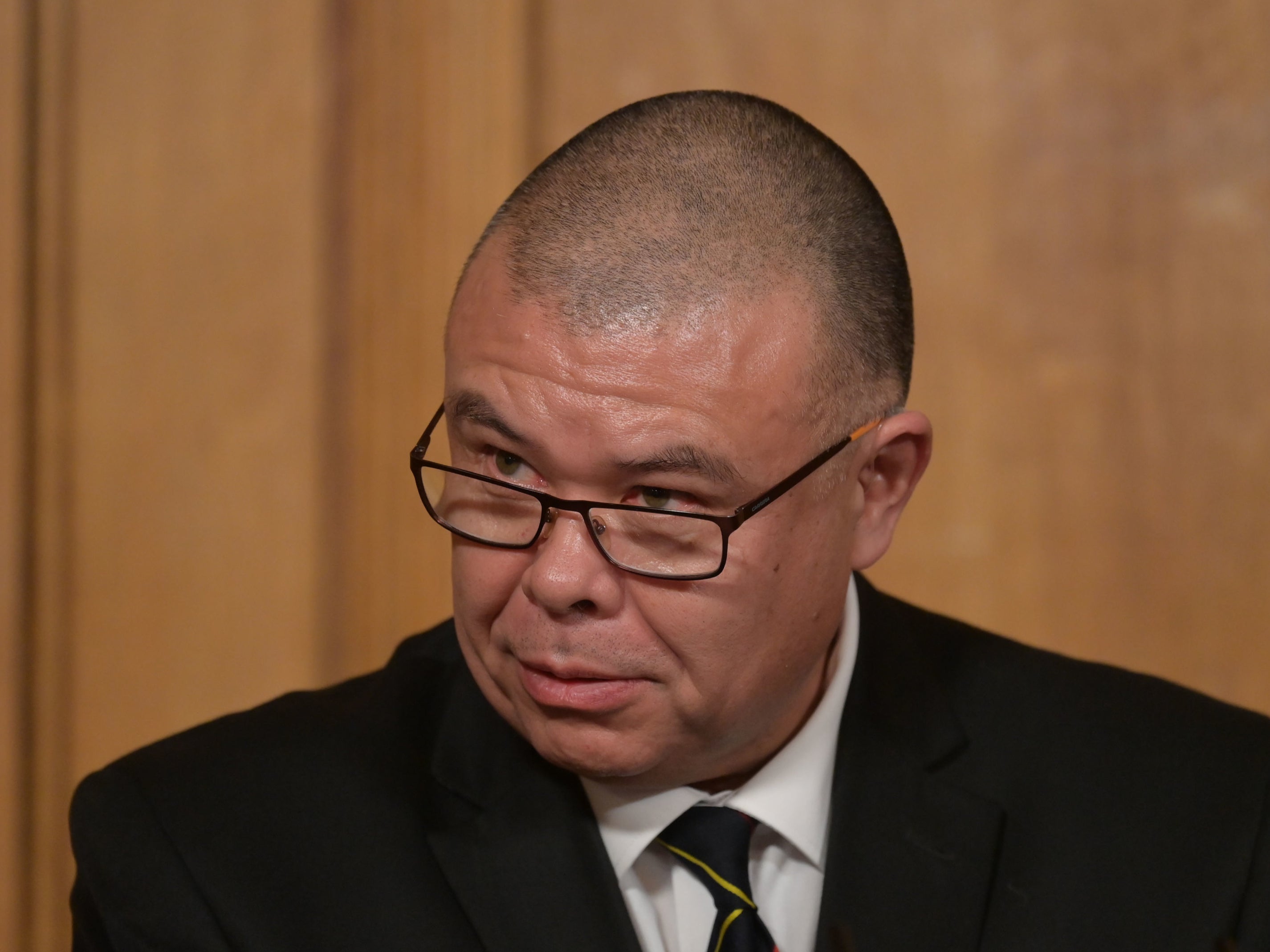 Poco probable que variante sudafricana de COVID se convierta en dominante en el Reino Unido, dice el subdirector médico