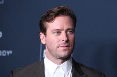 Armie Hammer protagoniza “Crisis”, tras escándalo en redes sociales