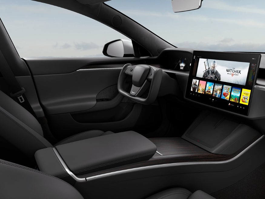 Elon Musk incluye The Witcher y Cyberpunk 2077 en el nuevo Model S de Tesla