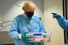 Johnson enfrenta críticas por viaje a Escocia durante el encierro