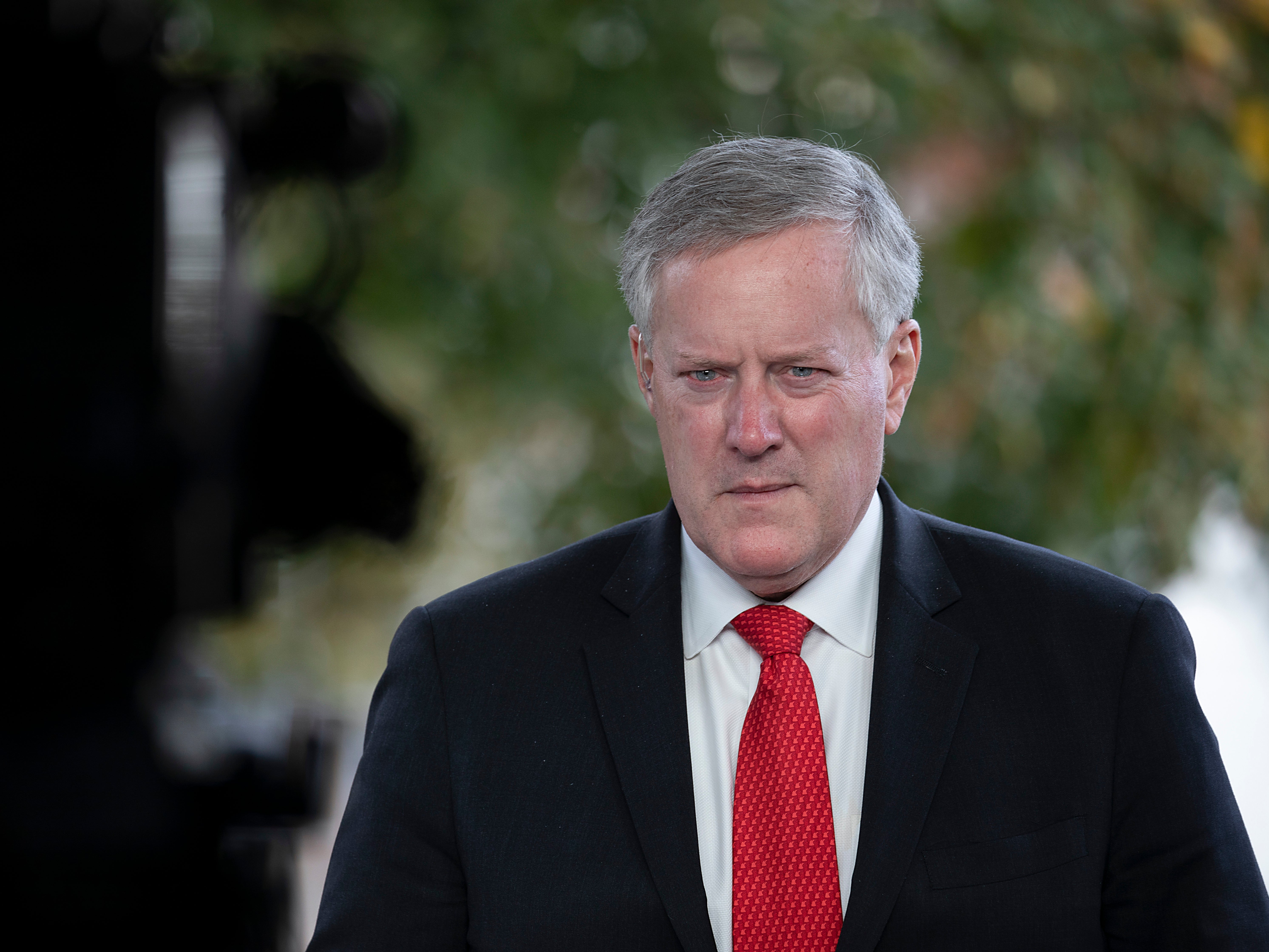 Comité que investiga ataque al Capitolio advierte que declarará en desacato a Meadows si no coopera