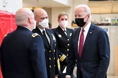 Biden visita el hospital Walter Reed, agradece al personal por cuidar a Beau