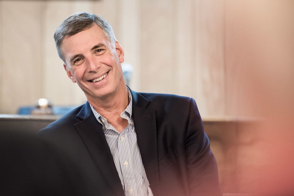 Republicanos censuran a Tom Rice por apoyar el juicio de Trump