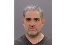 Presentan cargos de conspiración a 2 por asalto al Capitolio