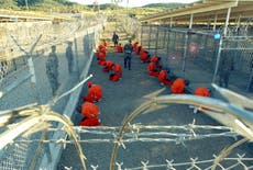 La administración de Biden liberará a tres detenidos en la bahía de Guantánamo, dicen los informes