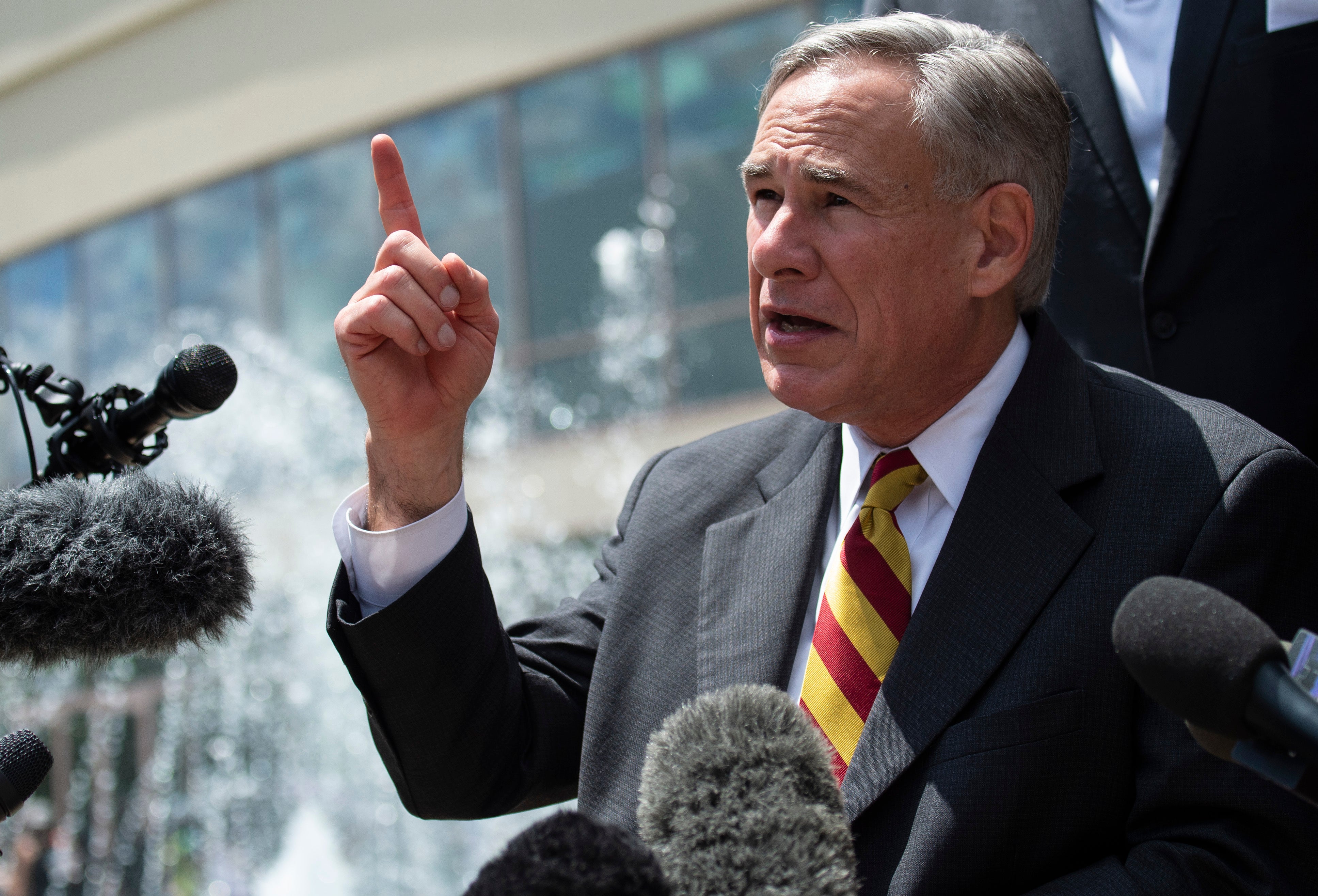 Greg Abbott, contra la agenda “hosti” de crisis climática de Biden